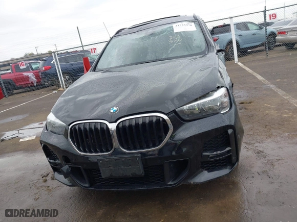 2021 BMW X1 xDrive28i with VIN WBXJG9C01M3M71033, listed as a IAAI auction lot 41723970 with 71,000 mi miles. Bid and sale history available at carsss.com. Image 12.