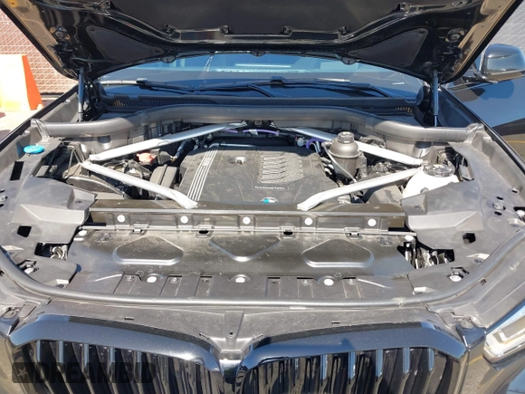 2021 BMW X5 xDrive40i with VIN 5UXCR6C02M9F86589, listed as a IAAI auction lot 42323169 with 44,291 mi miles and . Bid and sale history available at DreamBid. Image 10.