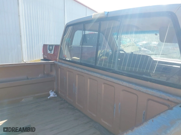 1989 Chevrolet C/K 2500 with VIN 1GCFC24K6KE103258, listed as a IAAI auction lot 41550838 with 101,037 mi miles. Bid and sale history available at carsss.com. Image 8.