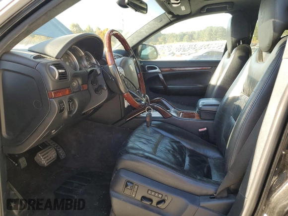 2006 Porsche Cayenne Turbo z VIN WP1AC29P86LA91645, wystawiony jako Copart lot #77609834 z przebiegiem 167 664 mil mil oraz Szkoda całkowita • Salvage title. Historia ofert i sprzedaży dostępna na DreamBid. Obrazek 7.