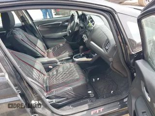 2020 Honda Fit Sport z VIN 3HGGK5H62LM725374, wystawiony jako IAAI lot #41858418 z przebiegiem 101 126 mil mil oraz . Historia ofert i sprzedaży dostępna na DreamBid. Obrazek 5.