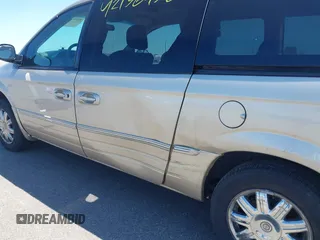 2005 Chrysler Town & Country Limited with VIN 2C8GP64L55R199737, listed as a IAAI auction lot 42196476 with 178,823 mi miles. Bid and sale history available at carsss.com. Image 6.