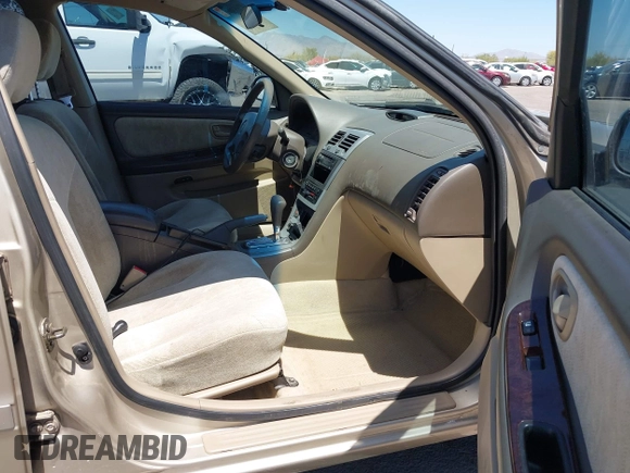 2000 Nissan Maxima GXE z VIN JN1CA31D0YT739248, wystawiony jako IAAI lot #42089086 z przebiegiem 140 979 mil mil oraz . Historia ofert i sprzedaży dostępna na DreamBid. Obrazek 5.