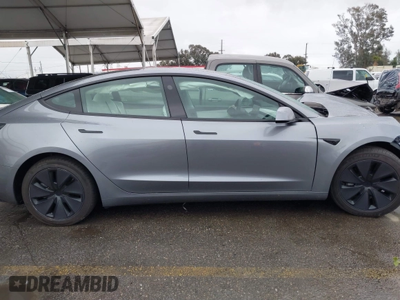 2025 Tesla Model 3 Long Range with VIN 5YJ3E1EA2SF885408, listed as a IAAI auction lot 41778498 with 1,566 mi miles and . Bid and sale history available at DreamBid. Image 13.