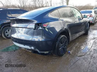 2024 Tesla Model Y Long Range with VIN 7SAYGDEE0RA300064, listed as a IAAI auction lot 41640541 with 5,049 mi miles and . Bid and sale history available at DreamBid. Image 4.