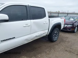 2017 Toyota Tacoma SR5 with VIN 5TFCZ5AN5HX109891, listed as a IAAI auction lot 41902959 with 152,438 mi miles and . Bid and sale history available at DreamBid. Image 6.