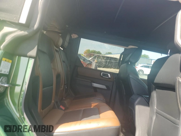 2022 Ford Bronco z VIN 1FMDE5BHXNLA88611, wystawiony jako Copart lot #58135415 z przebiegiem 15 448 mil mil oraz Nie do naprawy • Non repairable. Historia ofert i sprzedaży dostępna na DreamBid. Obrazek 11.