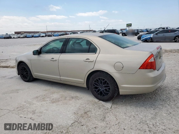2010 Ford Fusion SE z VIN 3FAHP0HA7AR355587, wystawiony jako Copart lot #53390305 z przebiegiem 160 598 mil mil oraz Czysty tytuł • Clean title. Historia ofert i sprzedaży dostępna na DreamBid. Obrazek 2.