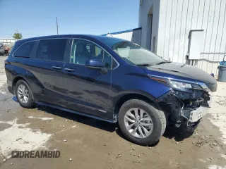 2021 Toyota Sienna XLE with VIN 5TDYSKFC8MS032403, listed as a Copart auction lot 52438625 with 48,738 mi miles and Salvage Title. Bid and sale history available at DreamBid. Image 4.