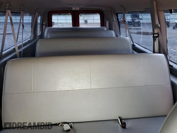 1998 Ford Econoline Wagon XL z VIN 1FBSS31L2WHB54799, wystawiony jako Copart lot #69601284 z przebiegiem 40 542 mil mil oraz Szkody całkowita. Historia ofert i sprzedaży dostępna na DreamBid. Obrazek 10.