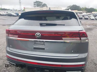 2024 Volkswagen Atlas SEL Premium R-Line with VIN 1V2FE2CA0RC253583, listed as a IAAI auction lot 41951435 with 4,668 mi miles and . Bid and sale history available at DreamBid. Image 16.