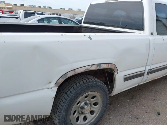 2001 Chevrolet Silverado 1500 LS with VIN 2GCEC19T911351401, listed as a IAAI auction lot 41991090 with 182,435 mi miles. Bid and sale history available at carsss.com. Image 6.