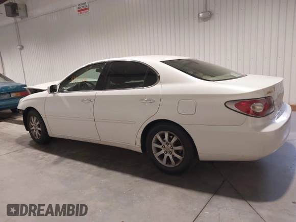 2002 Lexus ES 300 with VIN JTHBF30G825014674, listed as a IAAI auction lot 41805330 with 228,888 mi miles. Bid and sale history available at carsss.com. Image 15.