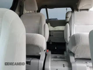 2020 Toyota Sienna LE Auto Access Seat с VIN 5TDKZ3DC1LS050976, выставлен на аукционе Copart как лот 55835635 с пробегом 76 450 миль миль и Списание • Salvage title. История ставок и продаж доступна на DreamBid. Изображение 10.