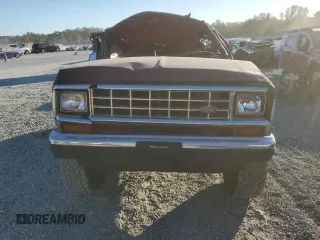 1988 Ford Bronco z VIN 1FMCU14T3JUD16266, wystawiony jako Copart lot #77365034 z przebiegiem 81 445 mil mil oraz Szkoda całkowita • Salvage title. Historia ofert i sprzedaży dostępna na DreamBid. Obrazek 5.
