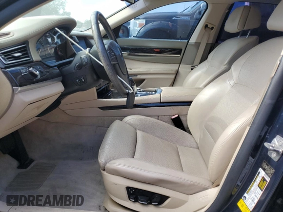 2011 BMW 7 Series 750Li z VIN WBAKB8C58BCY64737, wystawiony jako Copart lot #55503755 z przebiegiem 97 687 mil mil oraz Czysty tytuł • Clean title. Historia ofert i sprzedaży dostępna na DreamBid. Obrazek 7.
