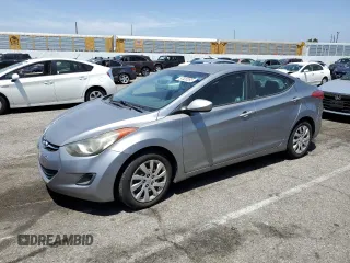 2013 Hyundai Elantra GLS z VIN KMHDH4AE3DU640631, wystawiony jako Copart lot #57520265 z przebiegiem Nie podano mil oraz Szkoda całkowita • Salvage title. Historia ofert i sprzedaży dostępna na DreamBid. Obrazek 1.