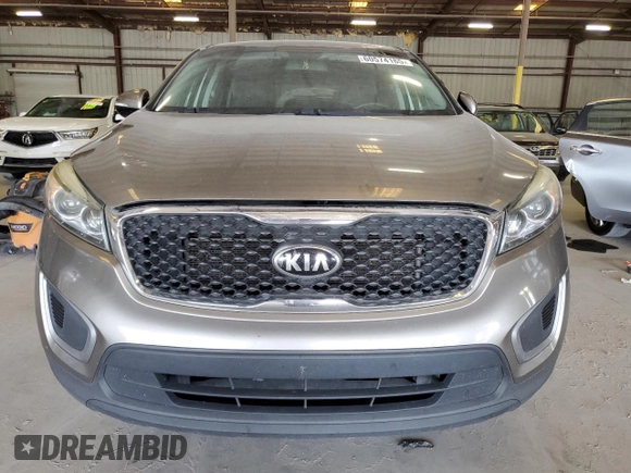 2017 Kia Sorento LX z VIN 5XYPG4A39HG273082, wystawiony jako Copart lot #60574165 z przebiegiem 169 808 mil mil oraz Czysty tytuł • Clean title. Historia ofert i sprzedaży dostępna na DreamBid. Obrazek 5.