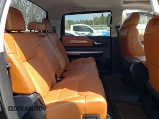 2017 Toyota Tundra Platinum z VIN 5TFAY5F12HX629644, wystawiony jako Copart lot #51500855 z przebiegiem 46 056 mil mil oraz Szkoda całkowita • Salvage title. Historia ofert i sprzedaży dostępna na DreamBid. Obrazek 10.