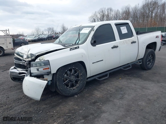 2010 Chevrolet Silverado 1500 LT with VIN 3GCRKSE30AG220347, listed as a IAAI auction lot 41646699 with 142,453 mi miles. Bid and sale history available at carsss.com. Image 17.