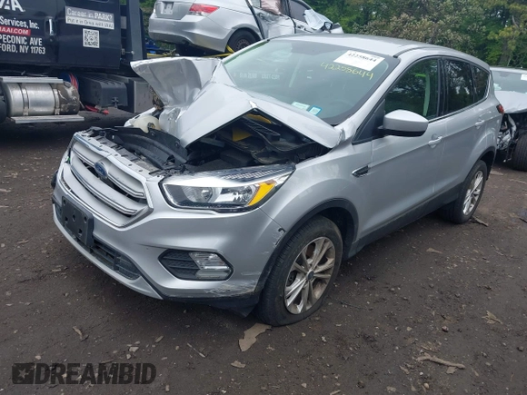 2019 Ford Escape SE z VIN 1FMCU9GD8KUA73154, wystawiony jako IAAI lot #42258644 z przebiegiem 37 090 mil mil oraz . Historia ofert i sprzedaży dostępna na DreamBid. Obrazek 18.