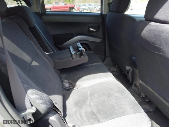 2008 Mitsubishi Outlander XLS with VIN JA4MT41X88Z013687, listed as a IAAI auction lot 41941061 with 170,526 mi miles. Bid and sale history available at carsss.com. Image 8.