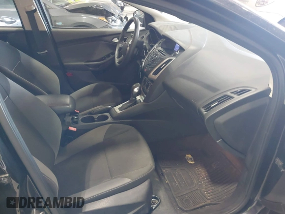 2013 Ford Focus SE with VIN 1FADP3F28DL160807, listed as a IAAI auction lot 42052971 with 60,903 mi miles. Bid and sale history available at carsss.com. Image 5.