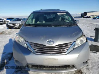 2017 Toyota Sienna XLE with VIN 5TDDZ3DC7HS153013, listed as a Copart auction lot 41402205 with 89,466 mi miles and Salvage title. Bid and sale history available at DreamBid. Image 5.