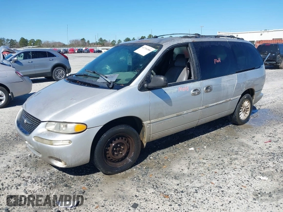 2000 Chrysler Town & Country LXi with VIN 1C4GP54L2YB541224, listed as a IAAI auction lot 41736586 with 203,484 mi miles. Bid and sale history available at carsss.com. Image 2.