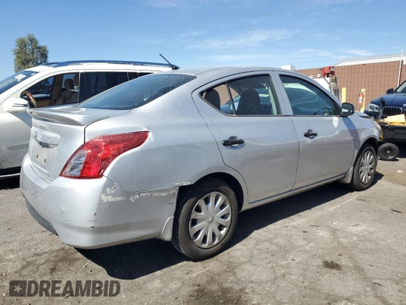 2016 Nissan Versa S z VIN 3N1CN7AP7GL905886, wystawiony jako Copart lot #48686295 z przebiegiem 142 507 mil mil oraz Szkoda całkowita • Salvage title. Historia ofert i sprzedaży dostępna na DreamBid. Obrazek 3.
