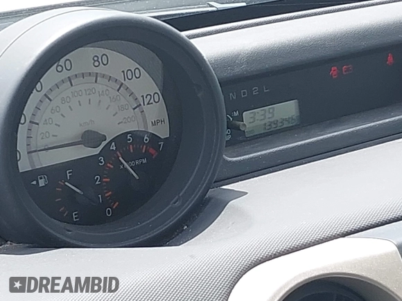 2006 Scion xB z VIN JTLKT324364083642, wystawiony jako IAAI lot #42681553 z przebiegiem 139 346 mil mil oraz . Historia ofert i sprzedaży dostępna na DreamBid. Obrazek 7.