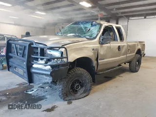 2001 Ford Super Duty F-250 XL with VIN 3FTNX21F81MA06613, listed as a IAAI auction lot 41445674 with 206,434 mi miles. Bid and sale history available at carsss.com. Image 2.