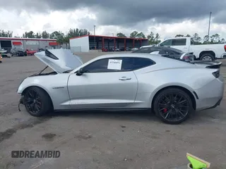 2018 Chevrolet Camaro 2SS z VIN 1G1FH1R72J0159136, wystawiony jako IAAI lot #41540051 z przebiegiem Nie podano mil oraz . Historia ofert i sprzedaży dostępna na DreamBid. Obrazek 14.