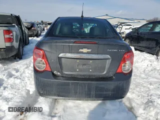 2013 Chevrolet Sonic LTZ z VIN 1G1JE5SH6D4114209, wystawiony jako Copart lot #44854675 z przebiegiem 130 385 mil mil oraz Czysty tytuł • Clean title. Historia ofert i sprzedaży dostępna na DreamBid. Obrazek 6.