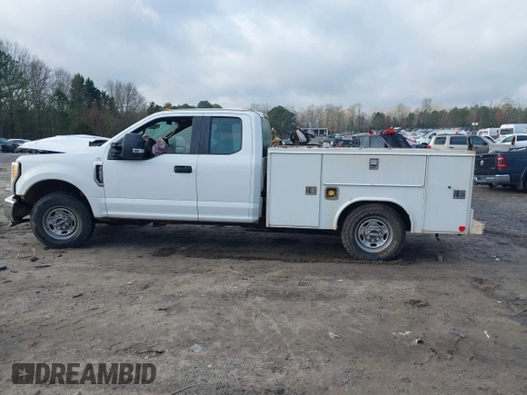 2017 Ford F-250 XL z VIN 1FD7X2A60HEC65973, wystawiony jako IAAI lot #41190935 z przebiegiem 202 195 mil mil oraz . Historia ofert i sprzedaży dostępna na DreamBid. Obrazek 14.