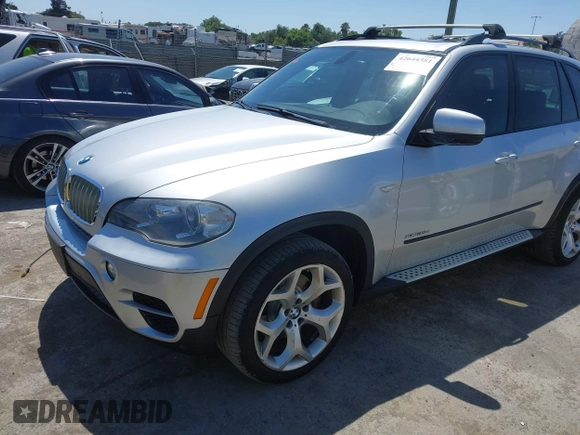 2012 BMW X5 35d with VIN 5UXZW0C58CL671141, listed as a IAAI auction lot 42644381 with 127,464 mi miles and . Bid and sale history available at DreamBid. Image 17.