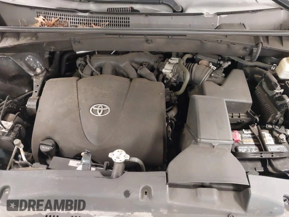 2018 Toyota Highlander SE with VIN 5TDJZRFH9JS494224, listed as a IAAI auction lot 42402768 with 49,912 mi miles and . Bid and sale history available at DreamBid. Image 10.