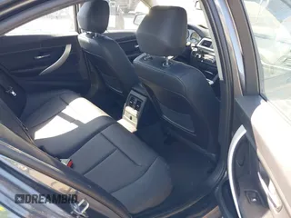 2015 BMW 3 Series 320i xDrive с VIN WBA3C3G55FNS73810, выставлен на аукционе IAAI как лот 41822468 с пробегом 76 779 миль миль и . История ставок и продаж доступна на DreamBid. Изображение 8.