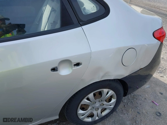 2009 Hyundai Elantra GLS with VIN KMHDU46D09U796385, listed as a IAAI auction lot 42075080 with 194,221 mi miles. Bid and sale history available at carsss.com. Image 6.