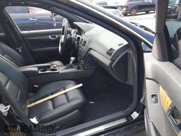 2008 Mercedes-Benz C 350 Sport z VIN WDDGF56X58F179519, wystawiony jako IAAI lot #39839375 z przebiegiem 160 482 mil mil oraz . Historia ofert i sprzedaży dostępna na DreamBid. Obrazek 5.
