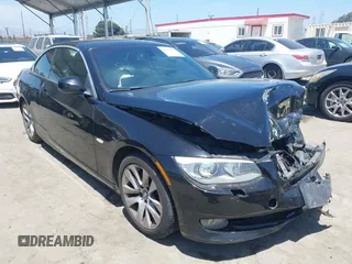 2012 BMW 3 Series 328i z VIN WBADW7C58CE729741, wystawiony jako IAAI lot #42333961 z przebiegiem 147 706 mil mil oraz . Historia ofert i sprzedaży dostępna na DreamBid. Obrazek 1.