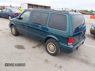 1994 Plymouth Voyager z VIN 2P4GH45R1RR703949, wystawiony jako IAAI lot #42330333 z przebiegiem 67 672 mil mil oraz . Historia ofert i sprzedaży dostępna na DreamBid. Obrazek 3.