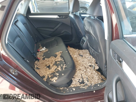 2013 Volkswagen Passat SE w/Sunroof & Nav with VIN 1VWBP7A31DC049778, listed as a IAAI auction lot 42087235 with 197,784 mi miles. Bid and sale history available at carsss.com. Image 8.