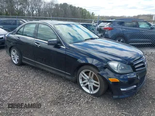 2013 Mercedes-Benz C 250 Sport z VIN WDDGF4HB4DA776051, wystawiony jako IAAI lot #42062764 z przebiegiem Nie podano mil oraz . Historia ofert i sprzedaży dostępna na DreamBid. Obrazek 1.