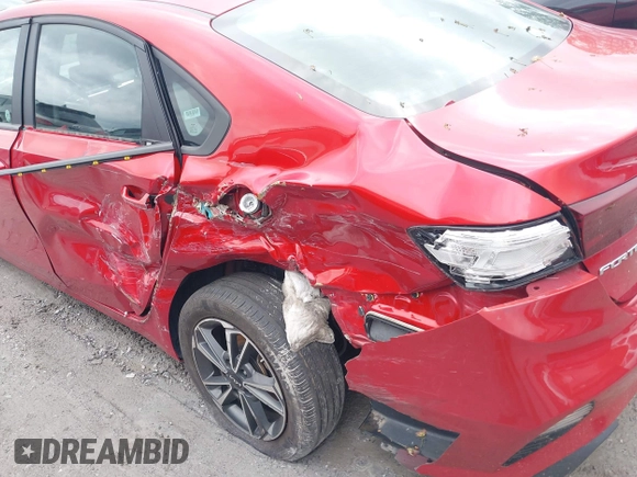 2023 Kia Forte LXS z VIN 3KPF24AD8PE582105, wystawiony jako IAAI lot #42366608 z przebiegiem 61 455 mil mil oraz . Historia ofert i sprzedaży dostępna na DreamBid. Obrazek 6.