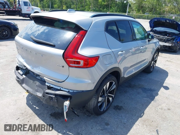 2024 Volvo XC40 Plus Dark Theme с VIN YV4L12ULXR2293107, выставлен на аукционе IAAI как лот 42283292 с пробегом 10 917 миль миль и . История ставок и продаж доступна на DreamBid. Изображение 4.