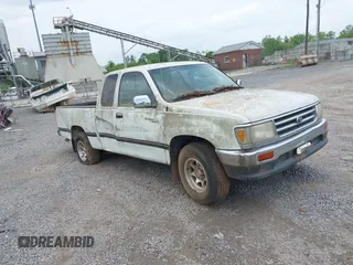 1997 Toyota T100 DX z VIN JT4TN12D9V0033820, wystawiony jako IAAI lot #42251339 z przebiegiem 159 449 mil mil oraz . Historia ofert i sprzedaży dostępna na DreamBid. Obrazek 1.