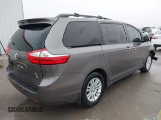 2017 Toyota Sienna XLE Auto Access Seat with VIN 5TDYZ3DC8HS776058, listed as a IAAI auction lot 41945909 with 138,899 mi miles. Bid and sale history available at carsss.com. Image 4.