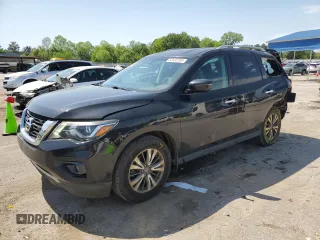 2017 Nissan Pathfinder SV z VIN 5N1DR2MN6HC646660, wystawiony jako Copart lot #52495205 z przebiegiem 158 893 mil mil oraz Szkody całkowita. Historia ofert i sprzedaży dostępna na DreamBid. Obrazek 1.