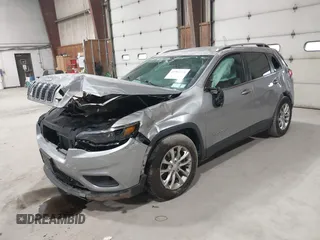 2019 Jeep Cherokee Latitude with VIN 1C4PJMCB7KD118915, listed as a IAAI auction lot 41903336 with 105,425 mi miles. Bid and sale history available at carsss.com. Image 17.